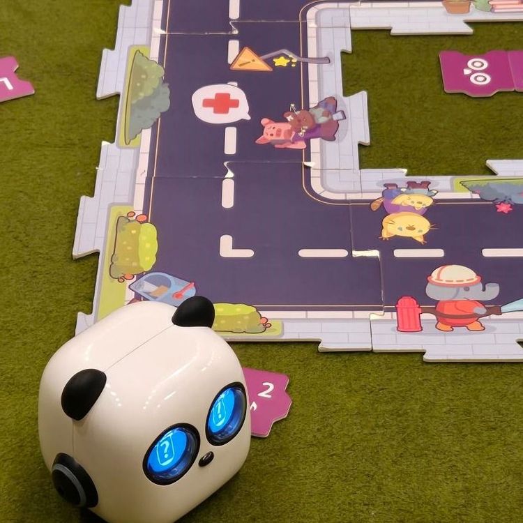 Robotika foglalkozás a Somogyi-könyvtárban