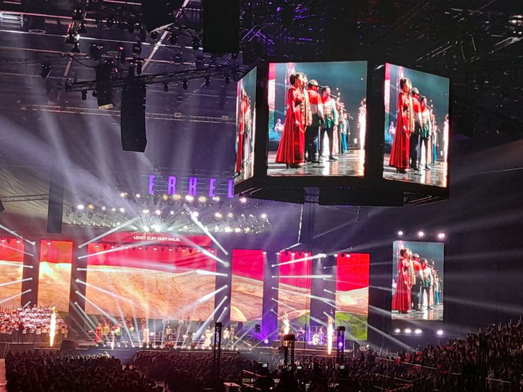 12 000 diák ünnepelte együtt a Jókai 200 zárógálát a Papp László Arénában