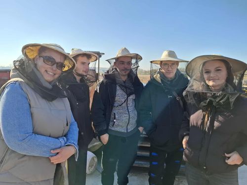 Méhészetben jártak a kereskedők